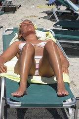 Appetizing camel toe pics from the beach